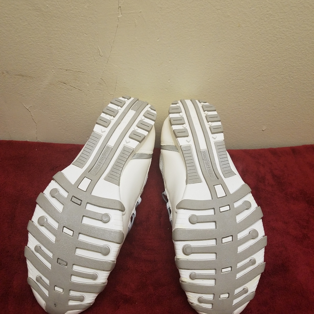 Shoes - Picture 2 of 3